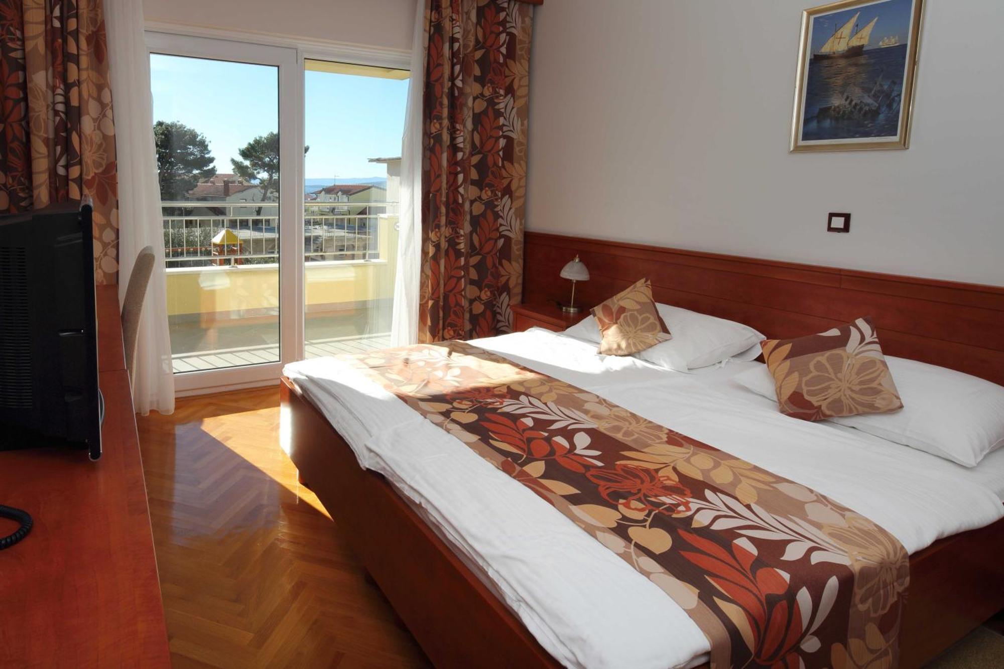 Dorijini Dvori Bed & Breakfast 4*