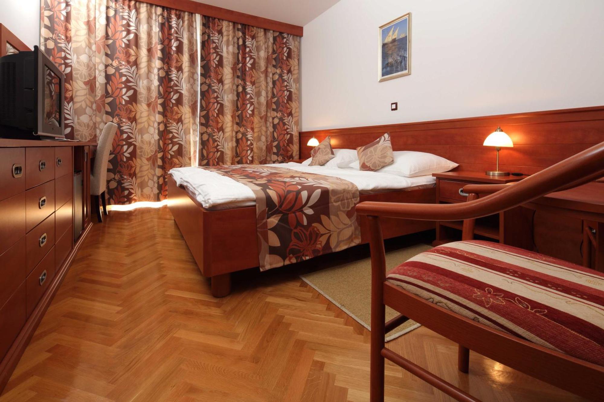 Bed & Breakfast Dorijini Dvori 4*
